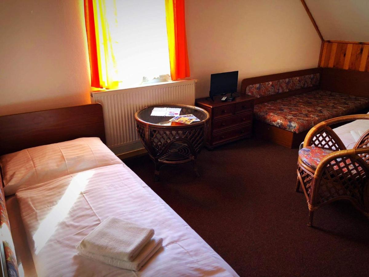 Hostinec Selsky Dvur Zbiroh ภายนอก รูปภาพ
